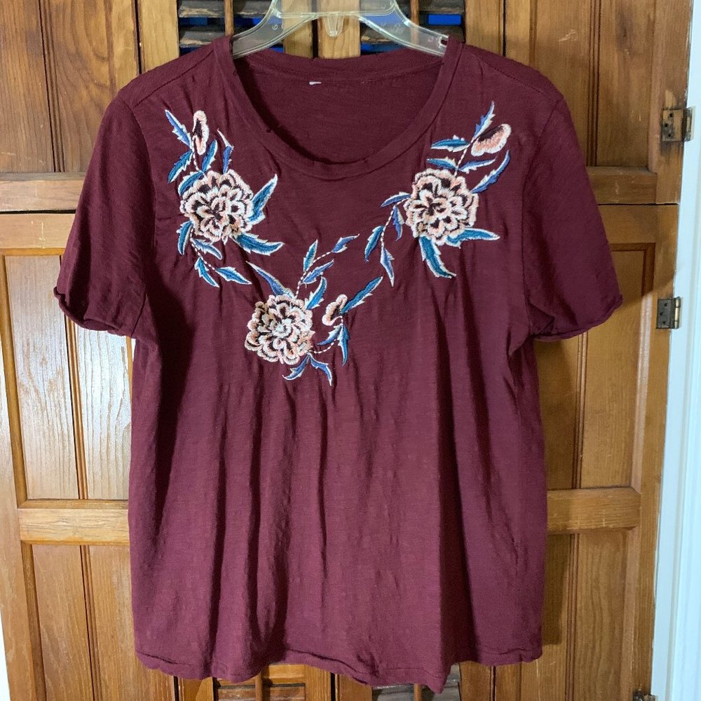 Lucky Brand Floral Embroidered Short Sleeve T-shirt